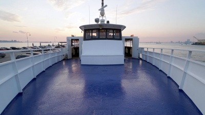 Yacht 101 foredeck
